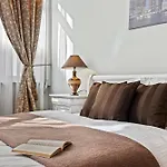 Old Town Nightlife Where Noise Is Expected Apartman *