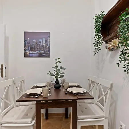 Old Town Nightlife Where Noise Is Expected Διαμέρισμα *