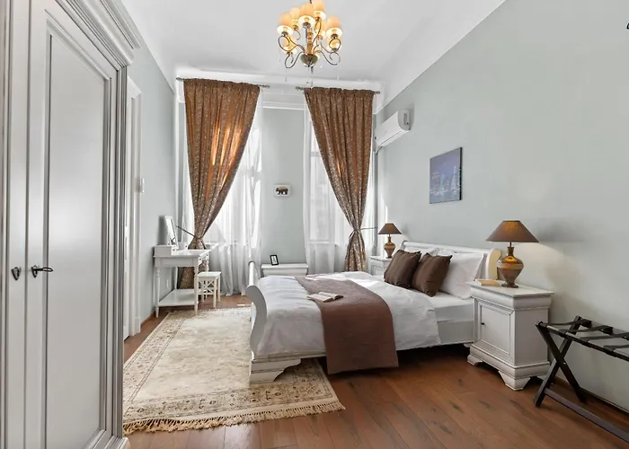 Апартаменты Old Town Nightlife Where Noise Is Expected *