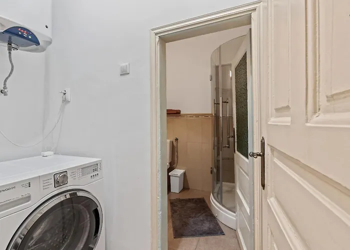 Old Town Nightlife Where Noise Is Expected * Bucureşti