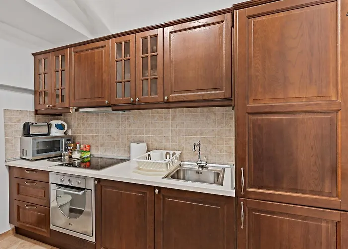 Old Town Nightlife Where Noise Is Expected דירה